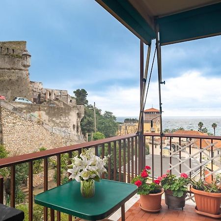 Apartament Rivierarent Moma 100 Metri Dal Mare Finale Ligure Zewnętrze zdjęcie