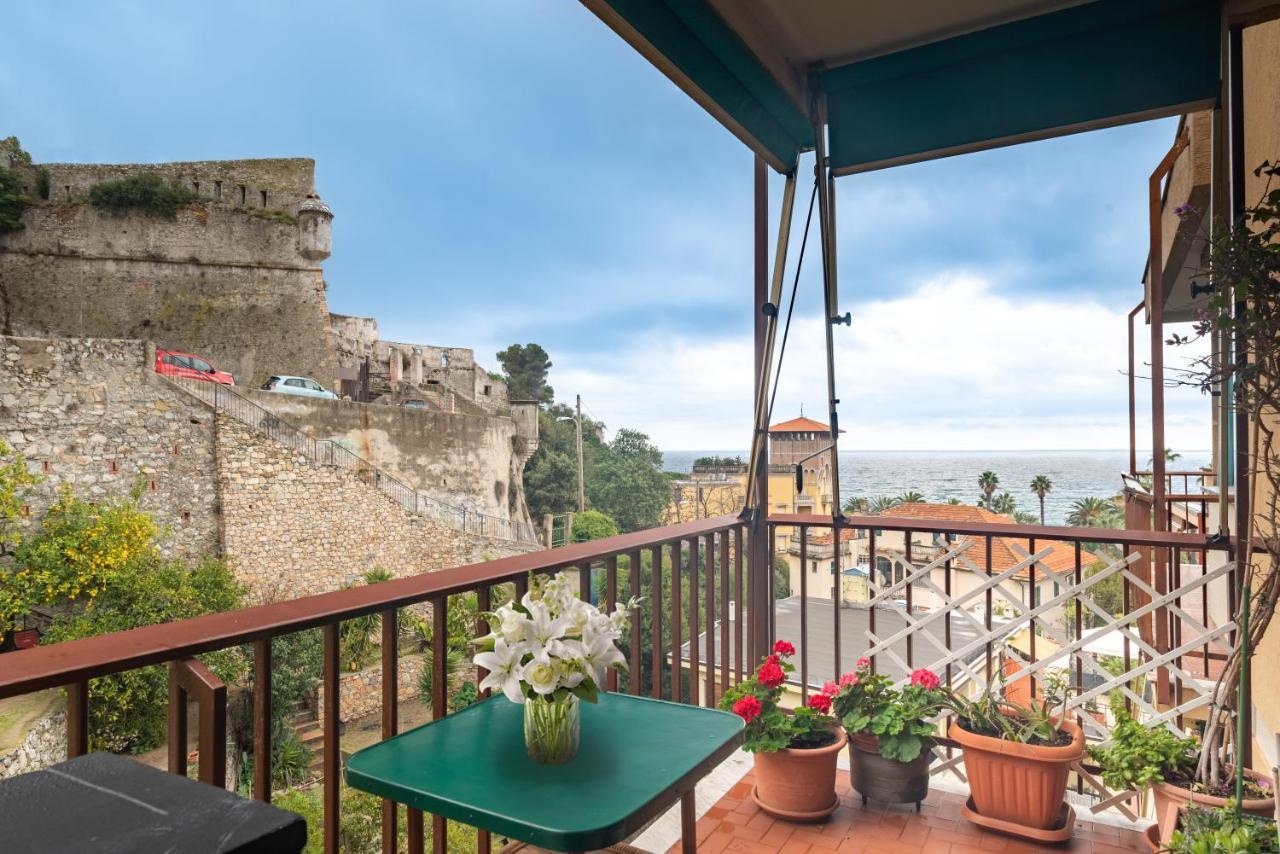 Apartament Rivierarent Moma 100 Metri Dal Mare Finale Ligure Zewnętrze zdjęcie